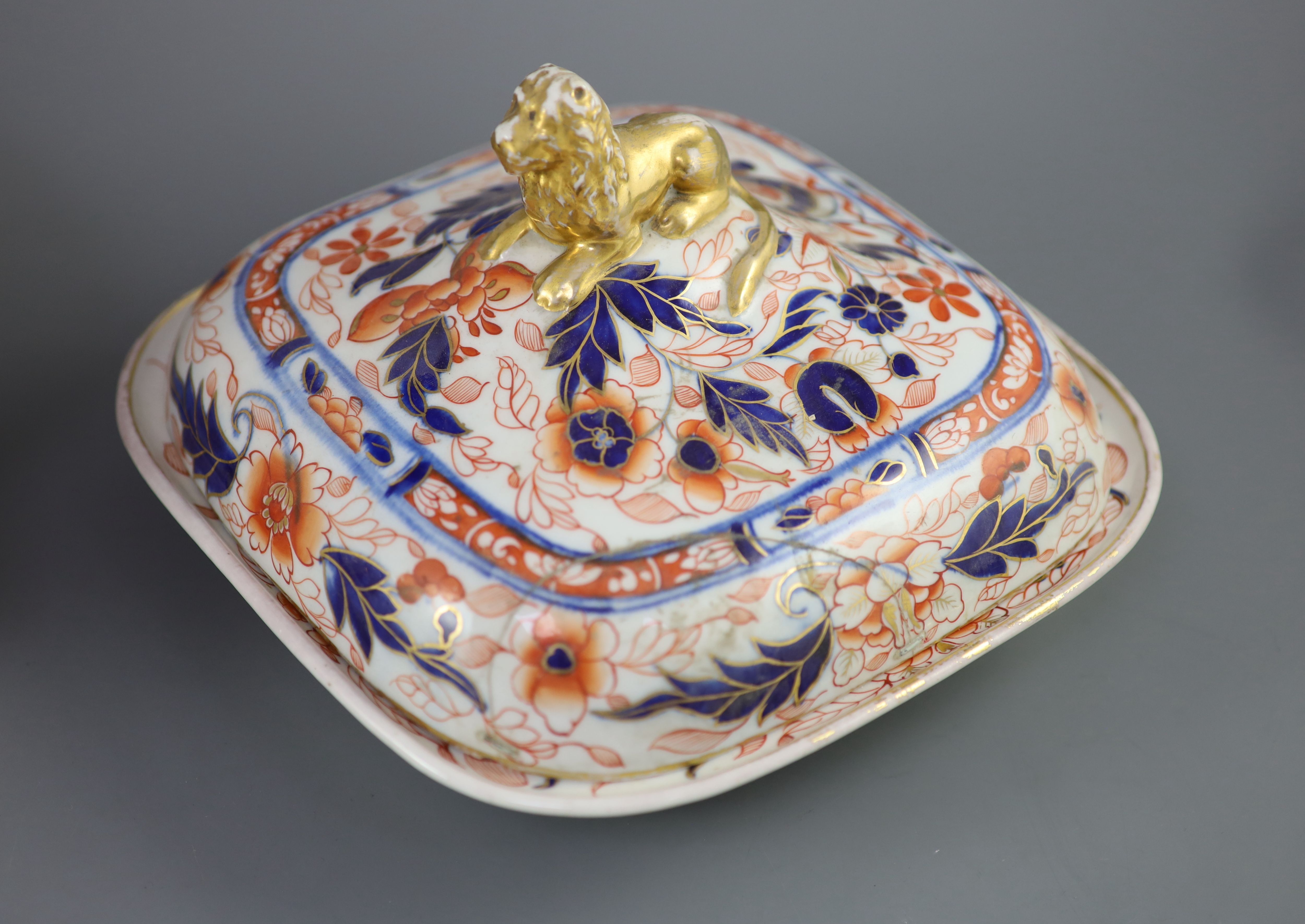 An extensive Coalport Imari pattern dinner service, c.1820,